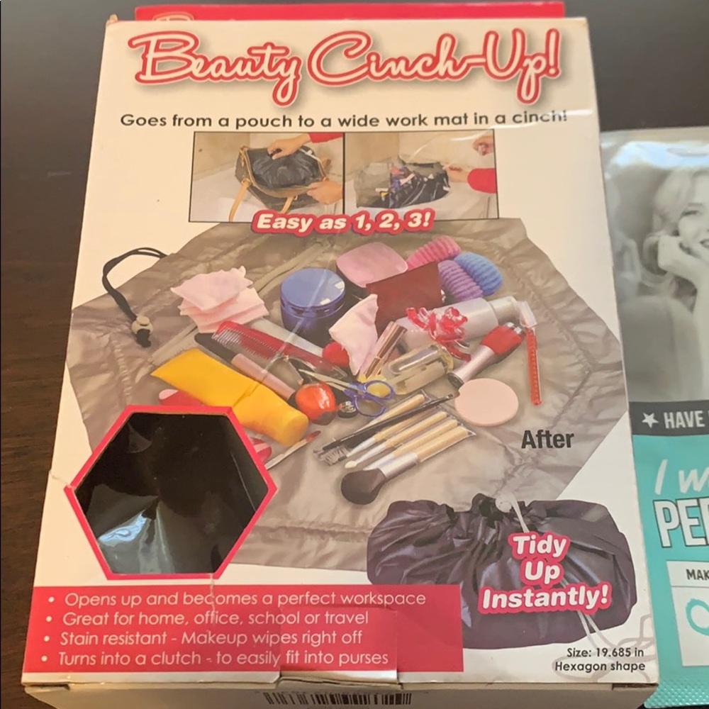 Beauty bag and face mask - Picture 1 of 6